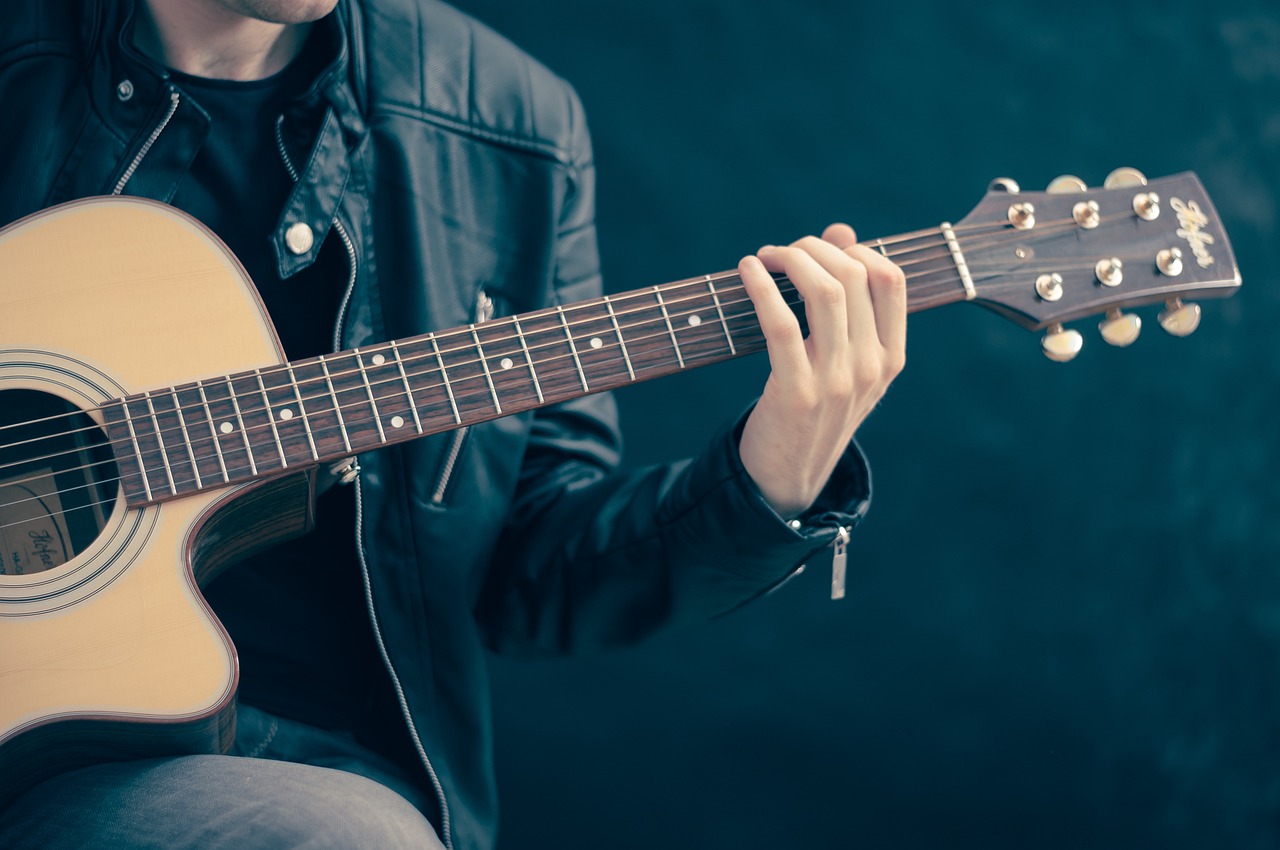 Cara Merawat Gitar Akustik agar Suara Tetap Bagus Bertahun-tahun