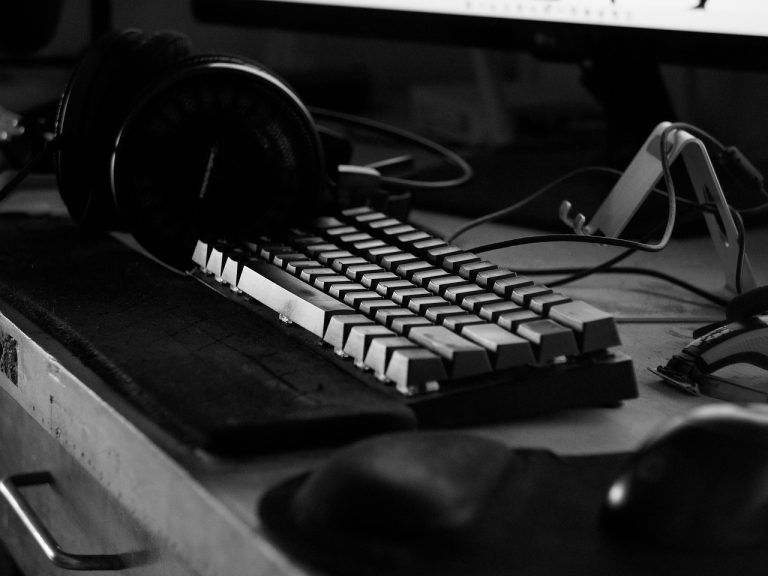 Tips Mengatur Kabel di Setup Rekam Rumah agar Rapi dan Bebas Hum